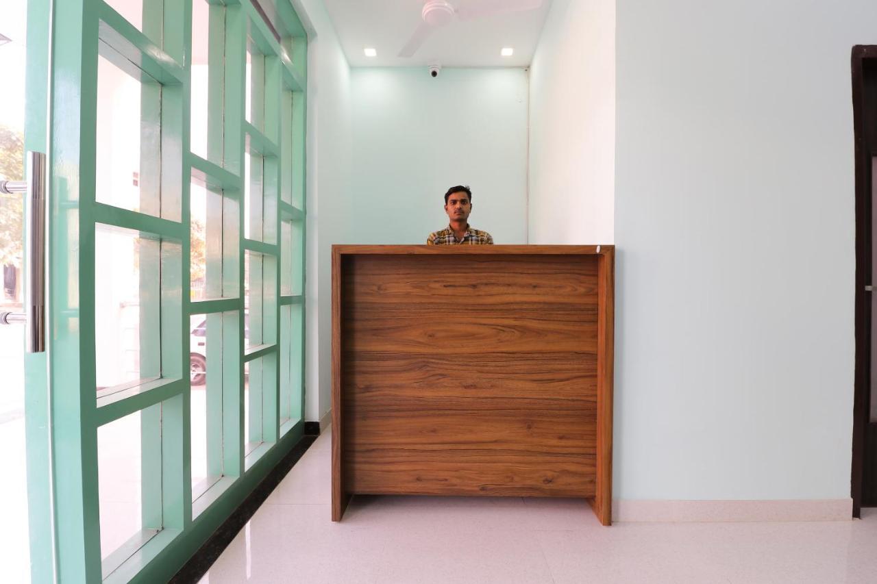 OYO 64004 Hotel Kartar Zirakpur Exterior foto